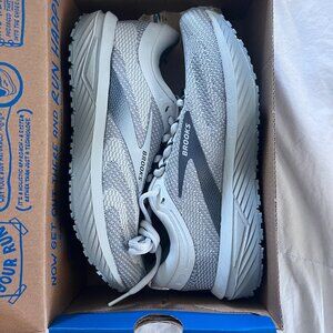 Brooks Revel 7 womens size 7.5 walking and running shoes, brand new
